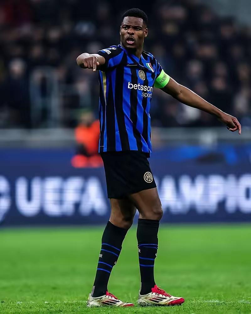 爱游戏体育登录入口-国米不慌!邓弗里斯离队一箭三雕,荷兰泥头车改换意大利超跑!